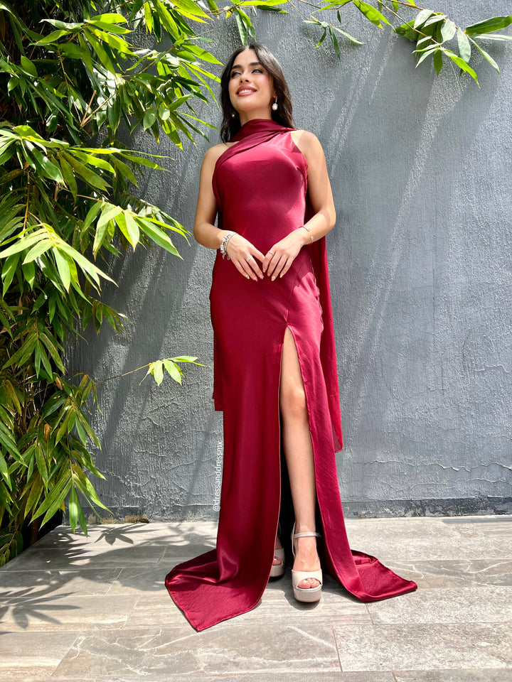 Vestido tinto abertura
