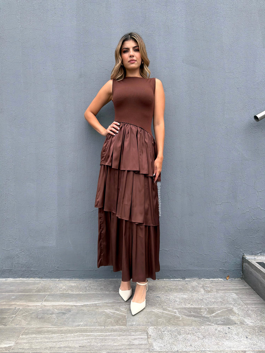 Vestido café volantes