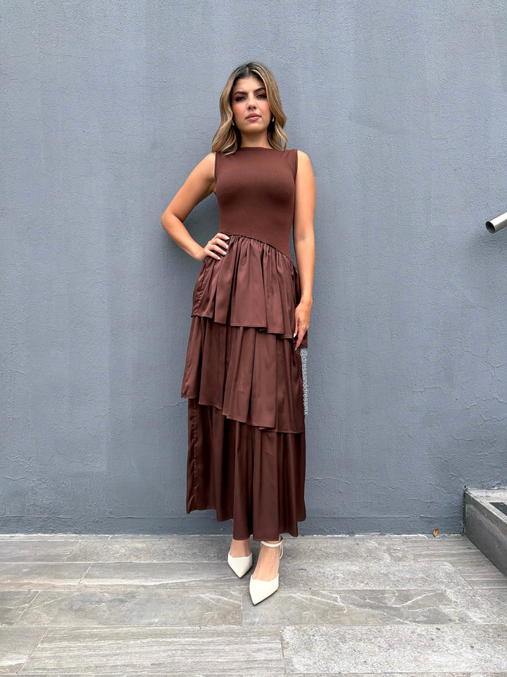 Vestido café volantes