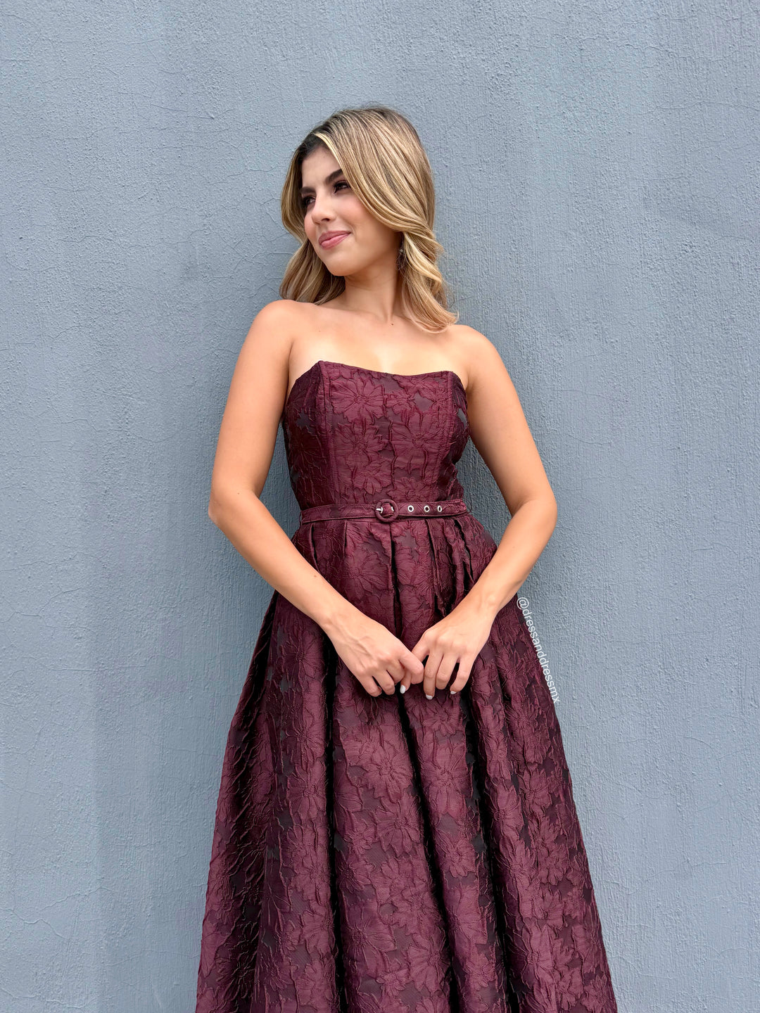 Vestido straple vino