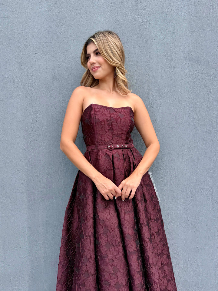Vestido straple vino