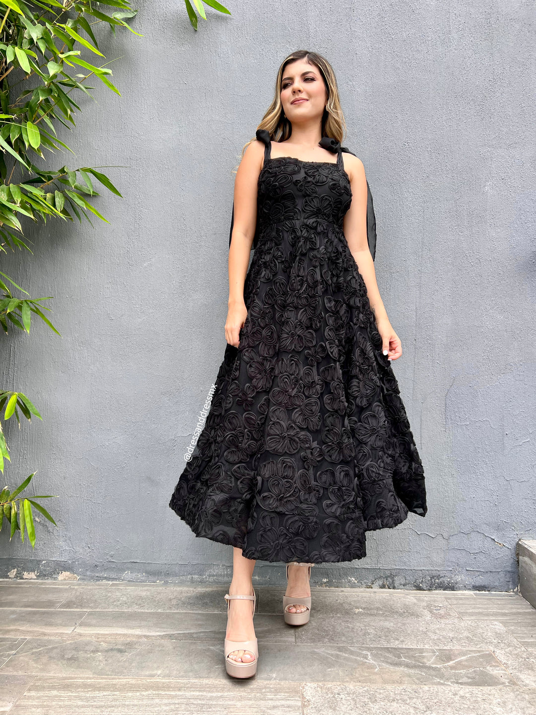 Vestido negro midi línea A