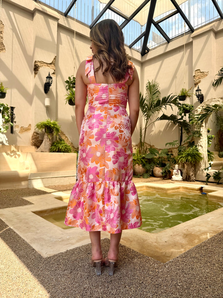 Vestido midi rosa con naranja
