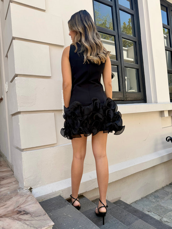 Vestido negro Olanes