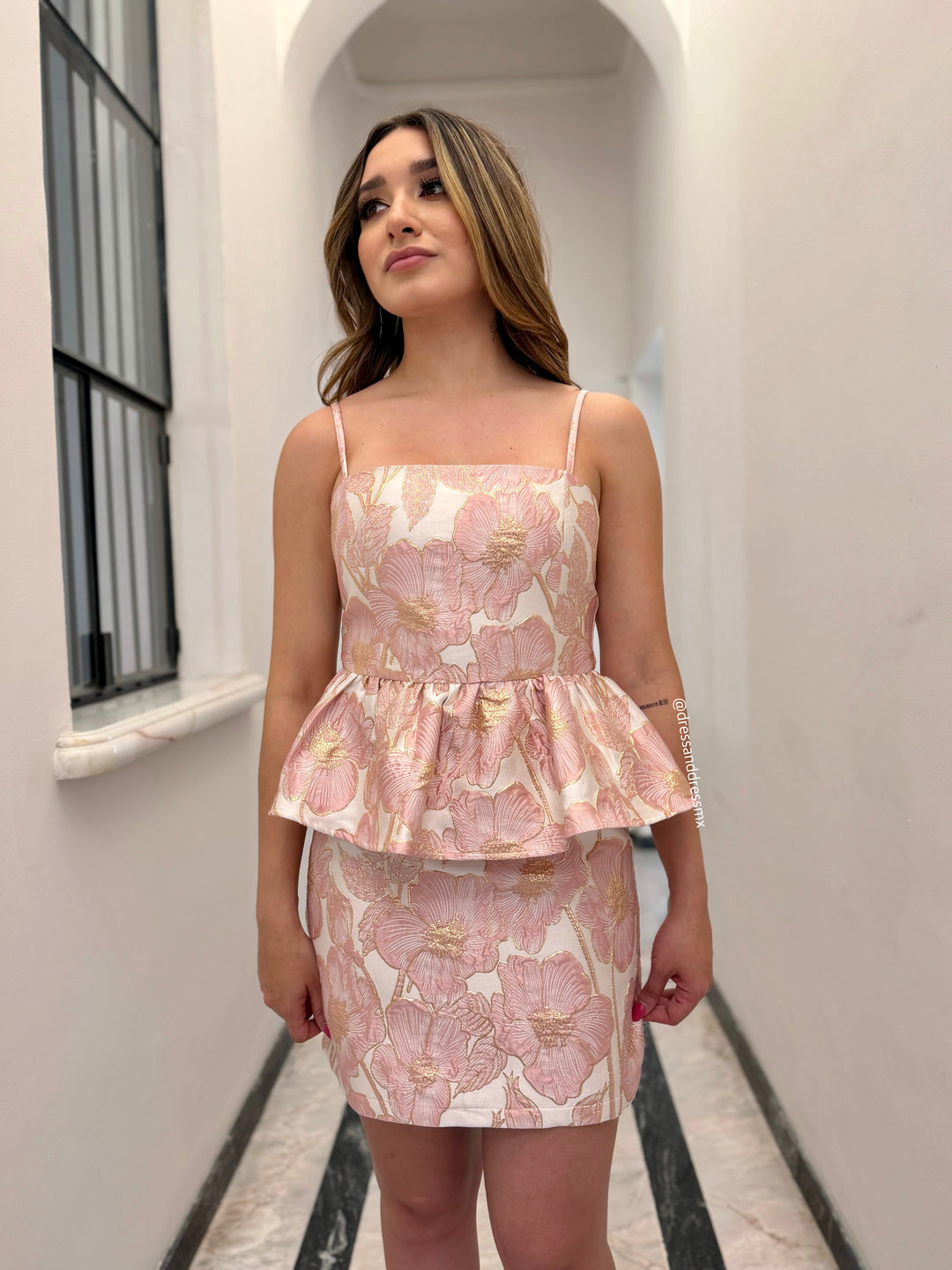 Vestido peplum flores rosas