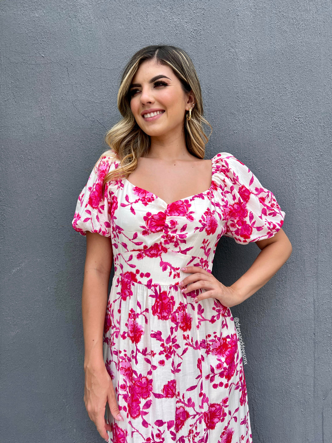 Vestido blanco flores rosas