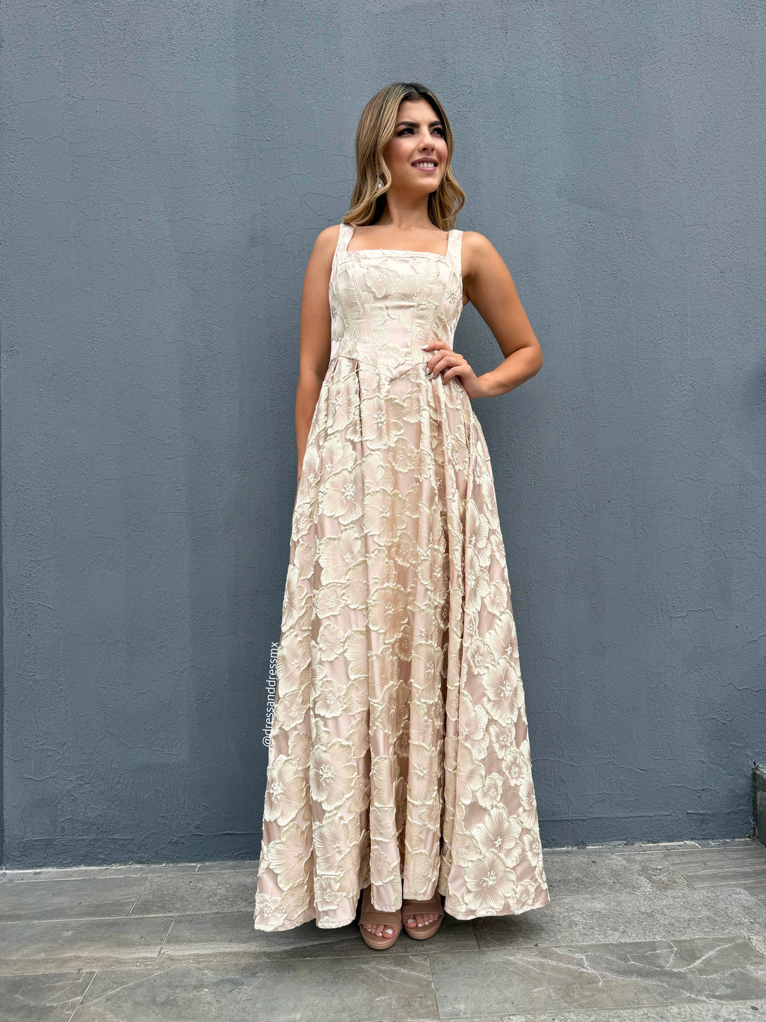 Vestido champagne flores