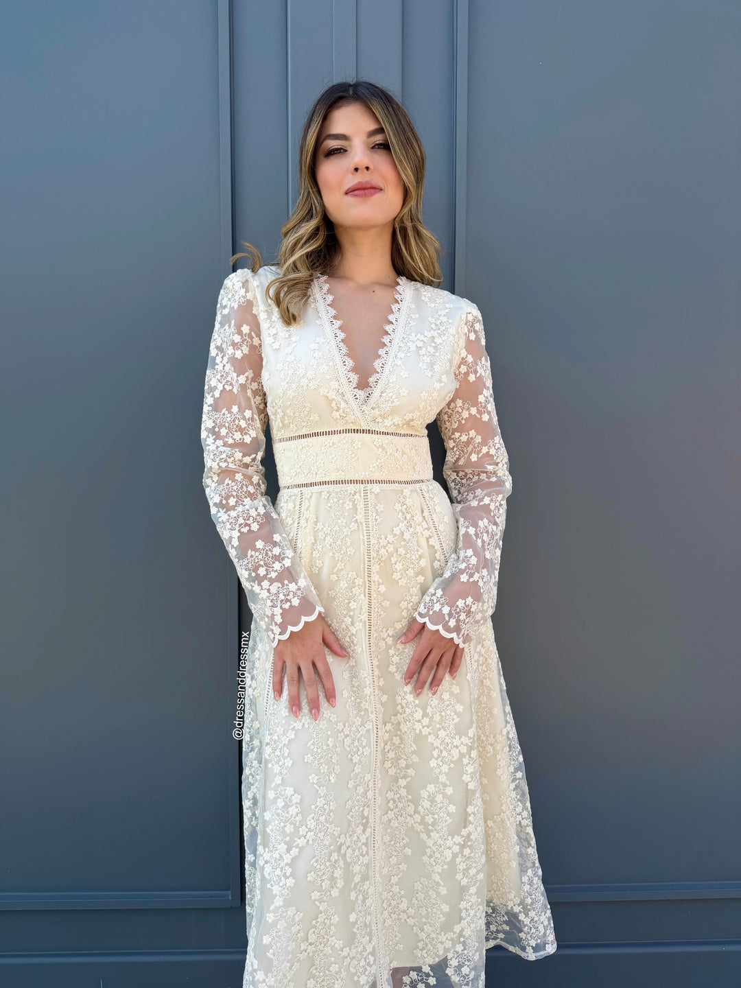 Vestido crema manga larga