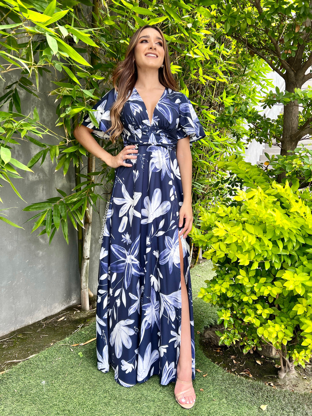 Maxivestido azul marino flores