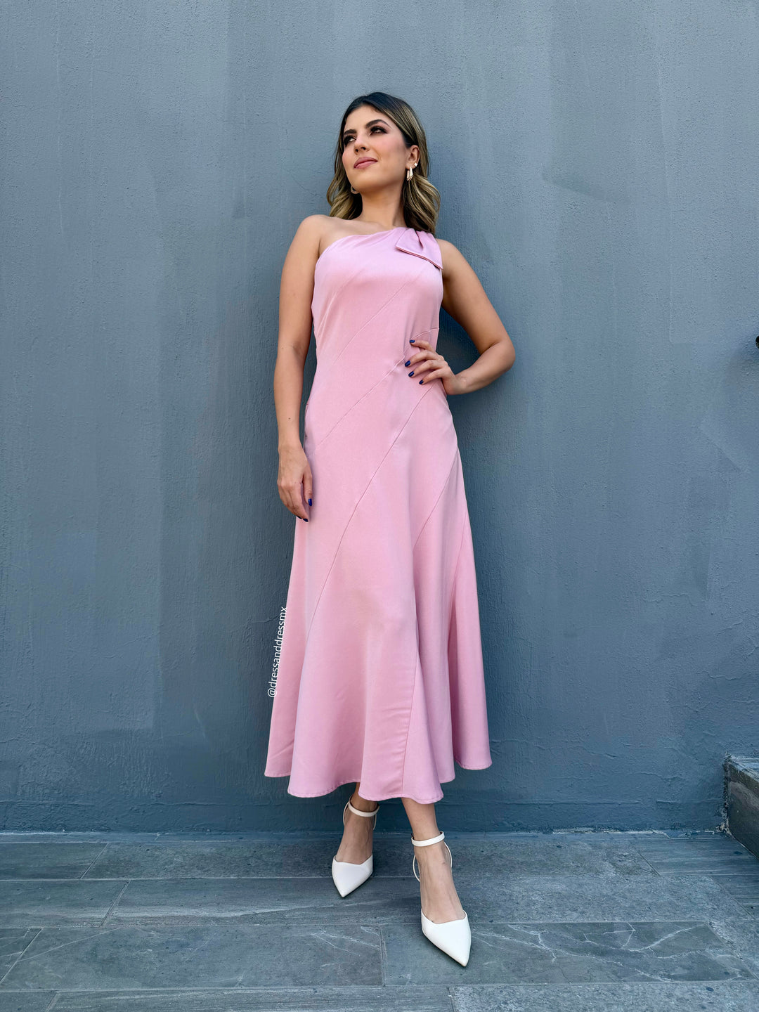 Vestido un tirante rosa