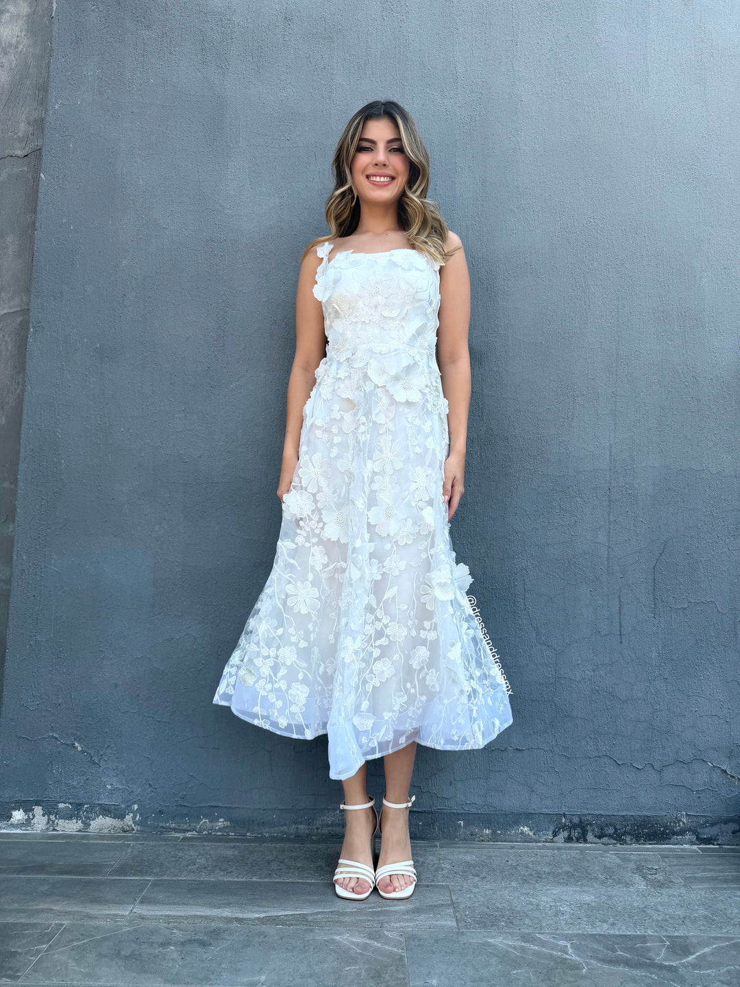 Vestido ivory flores 3D