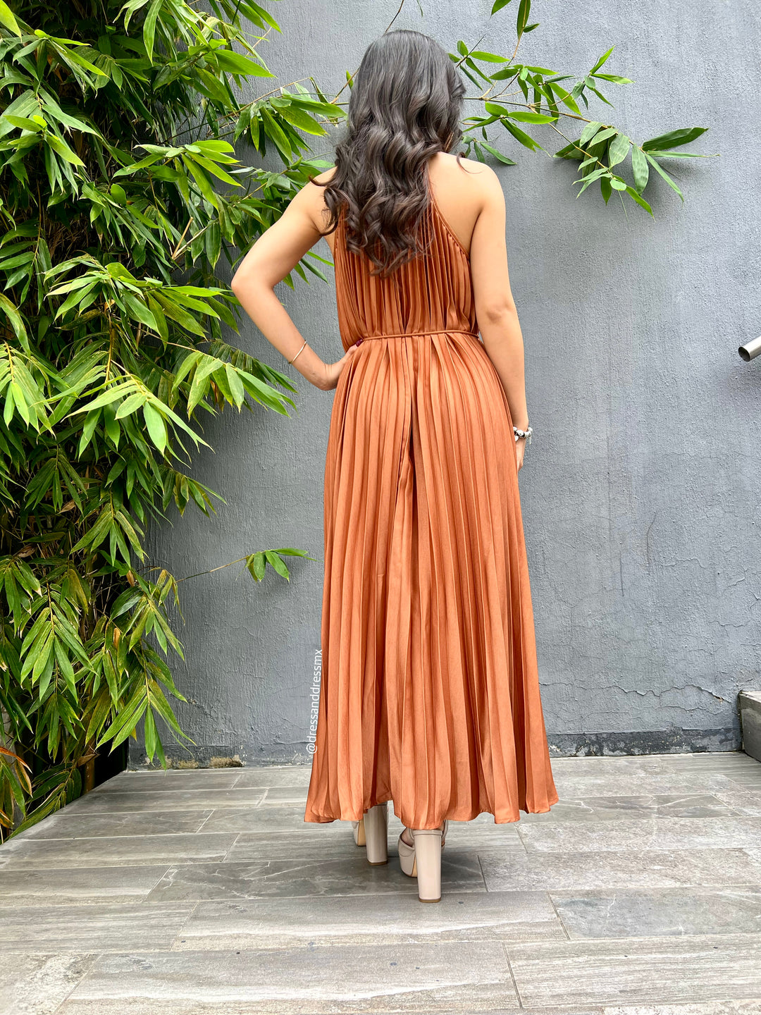 Vestido midi tableado chedron