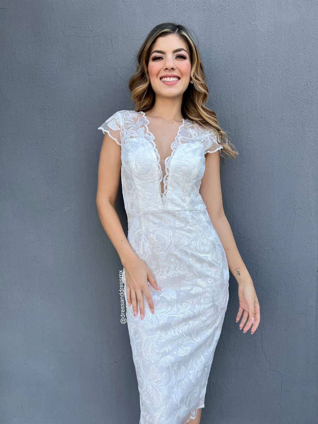 Vestido blanco escote V