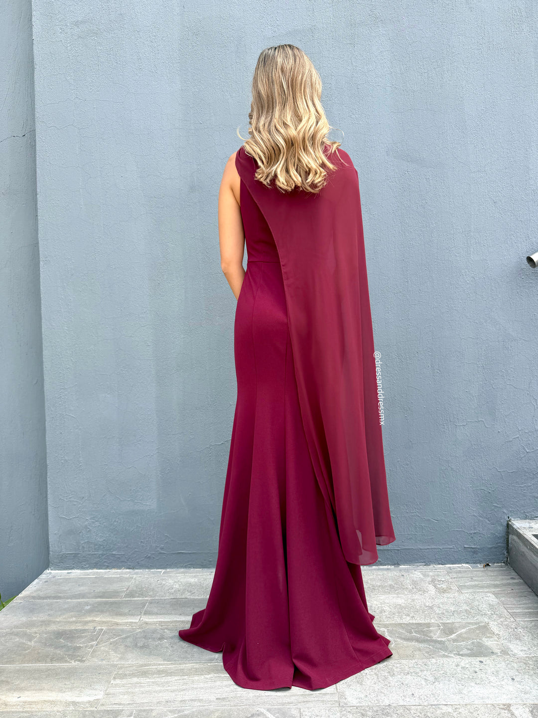 Vestido vino capa
