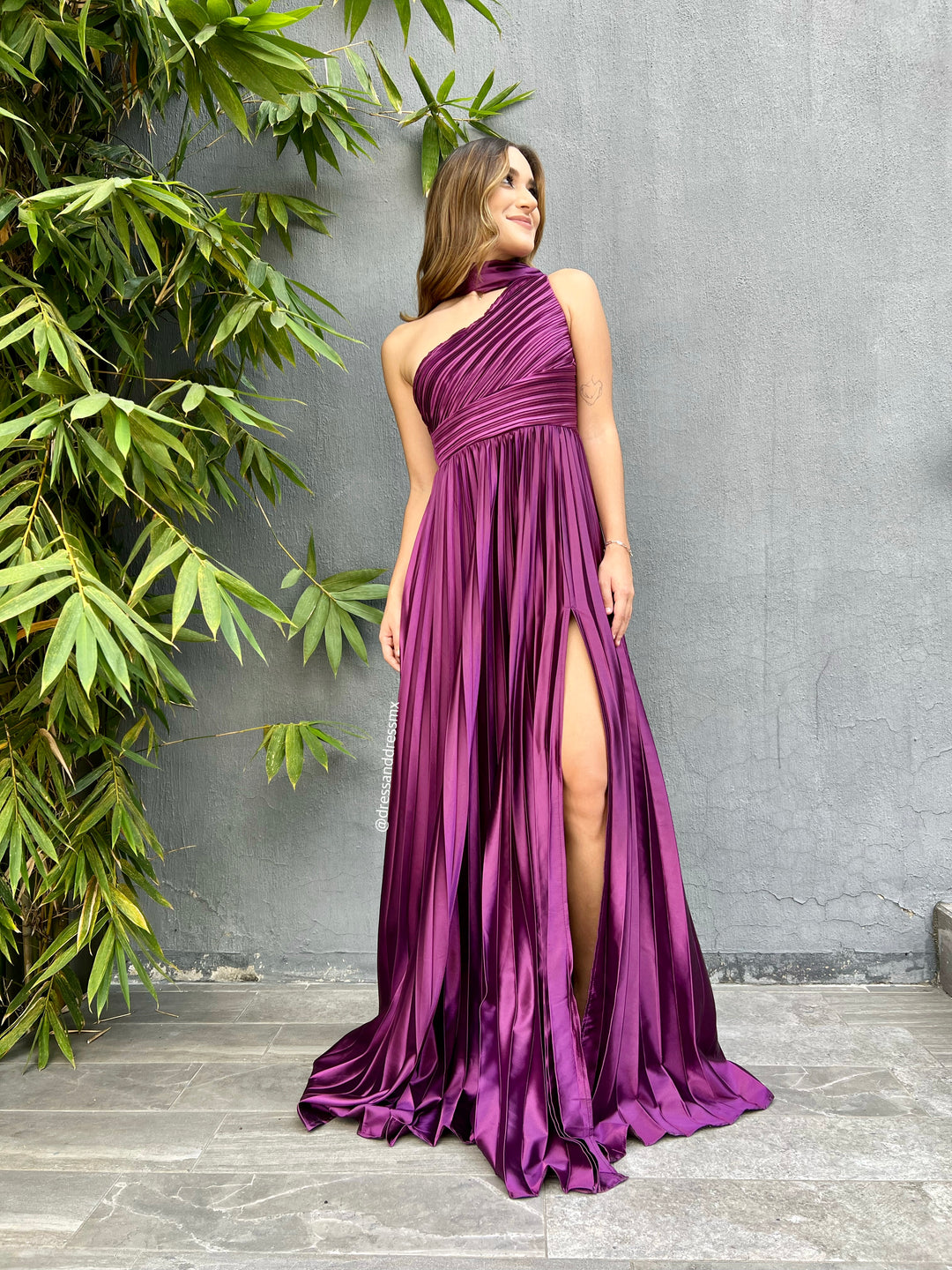 Vestido morado tableado
