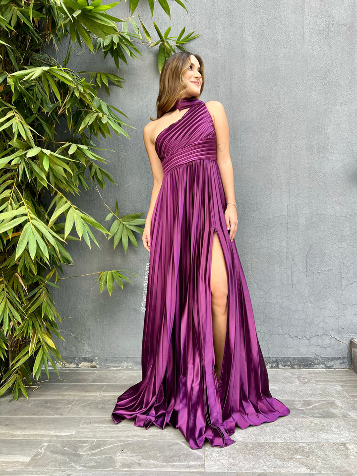 Vestido morado tableado
