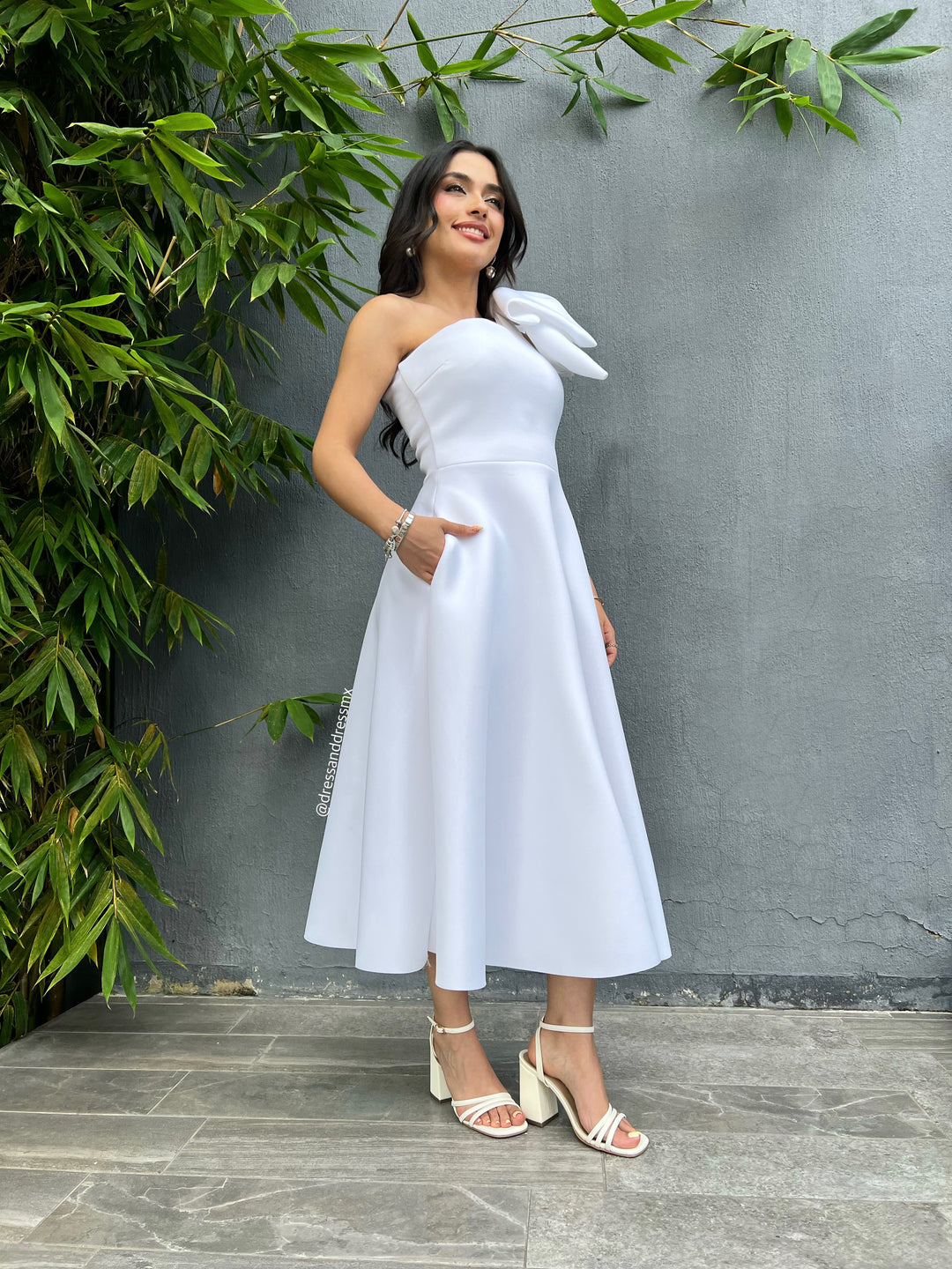 Vestido midi moño hombro