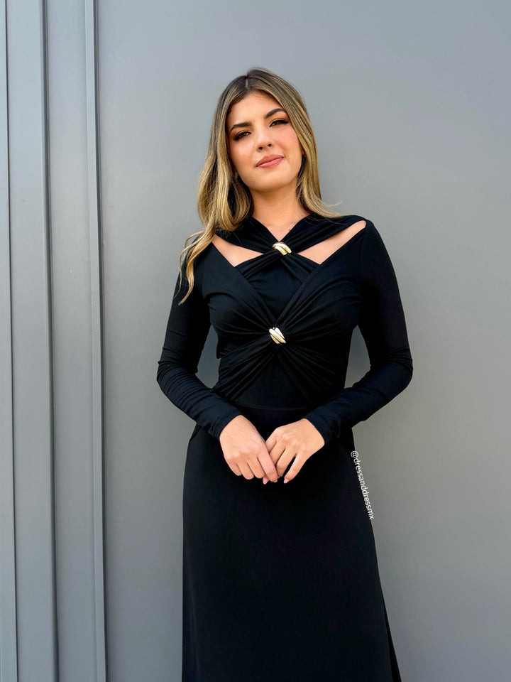 Vestido negro midi detalle argollas