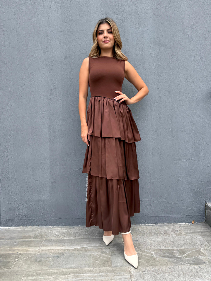 Vestido café volantes