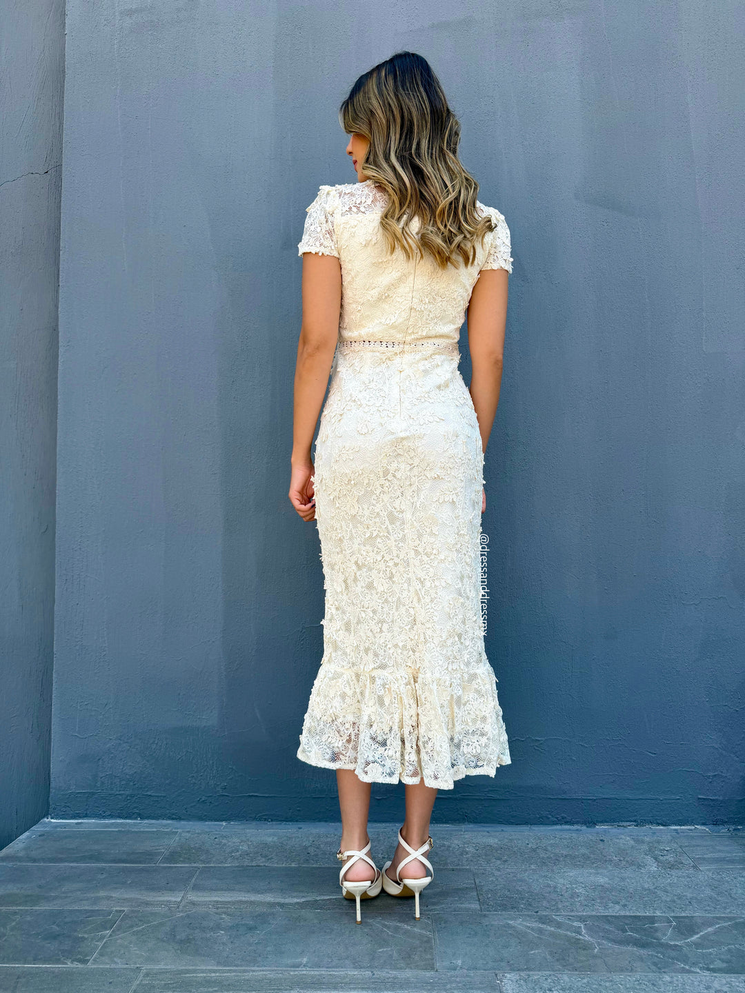 Vestido midi crema