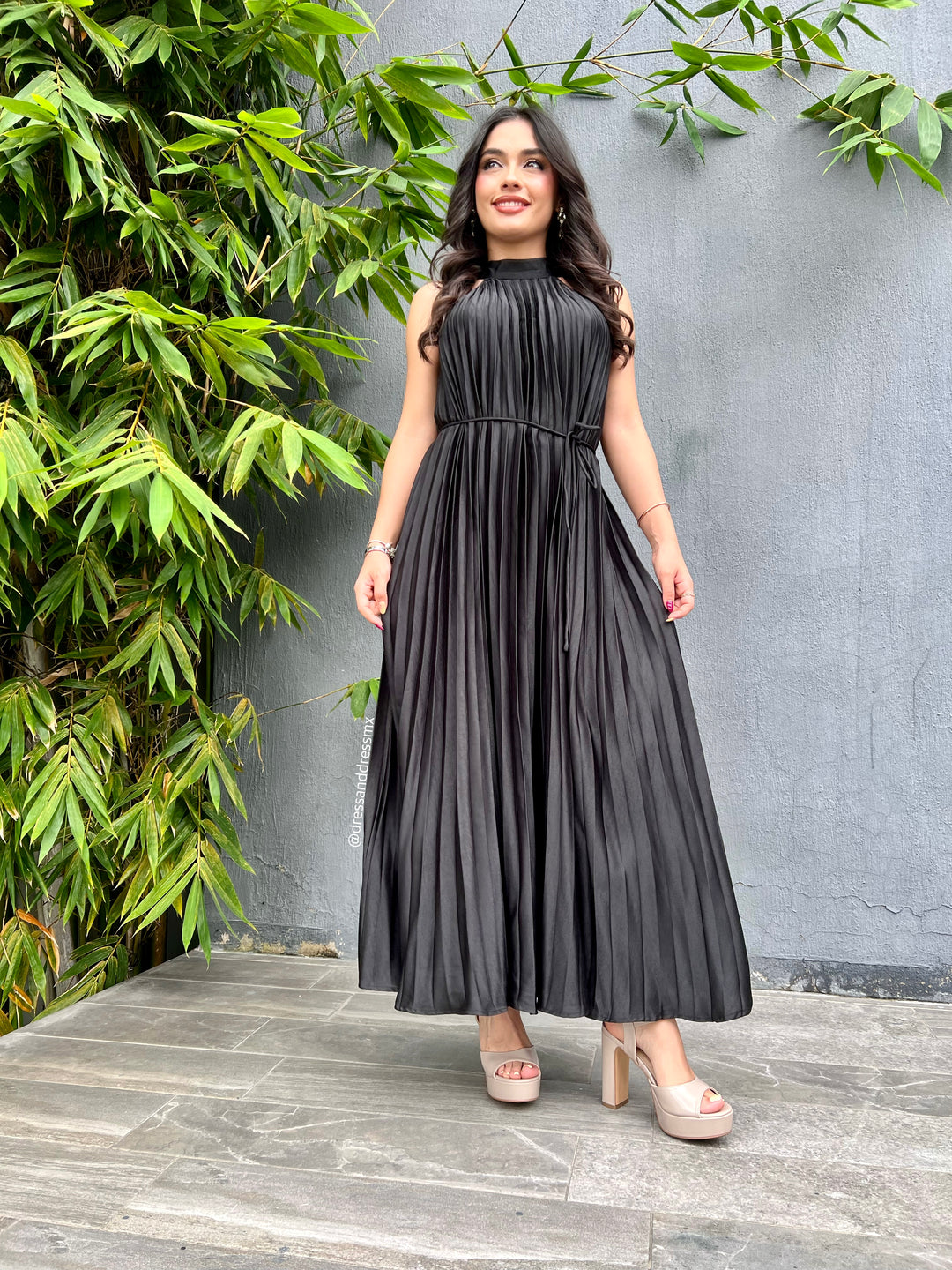 Vestido midi tableado negro