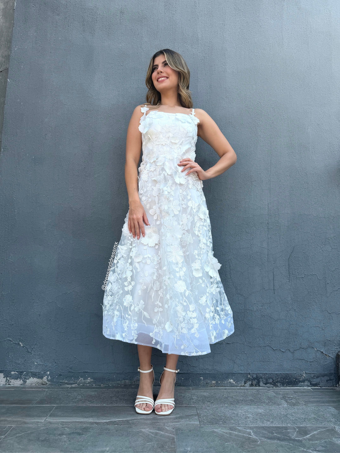 Vestido ivory flores 3D