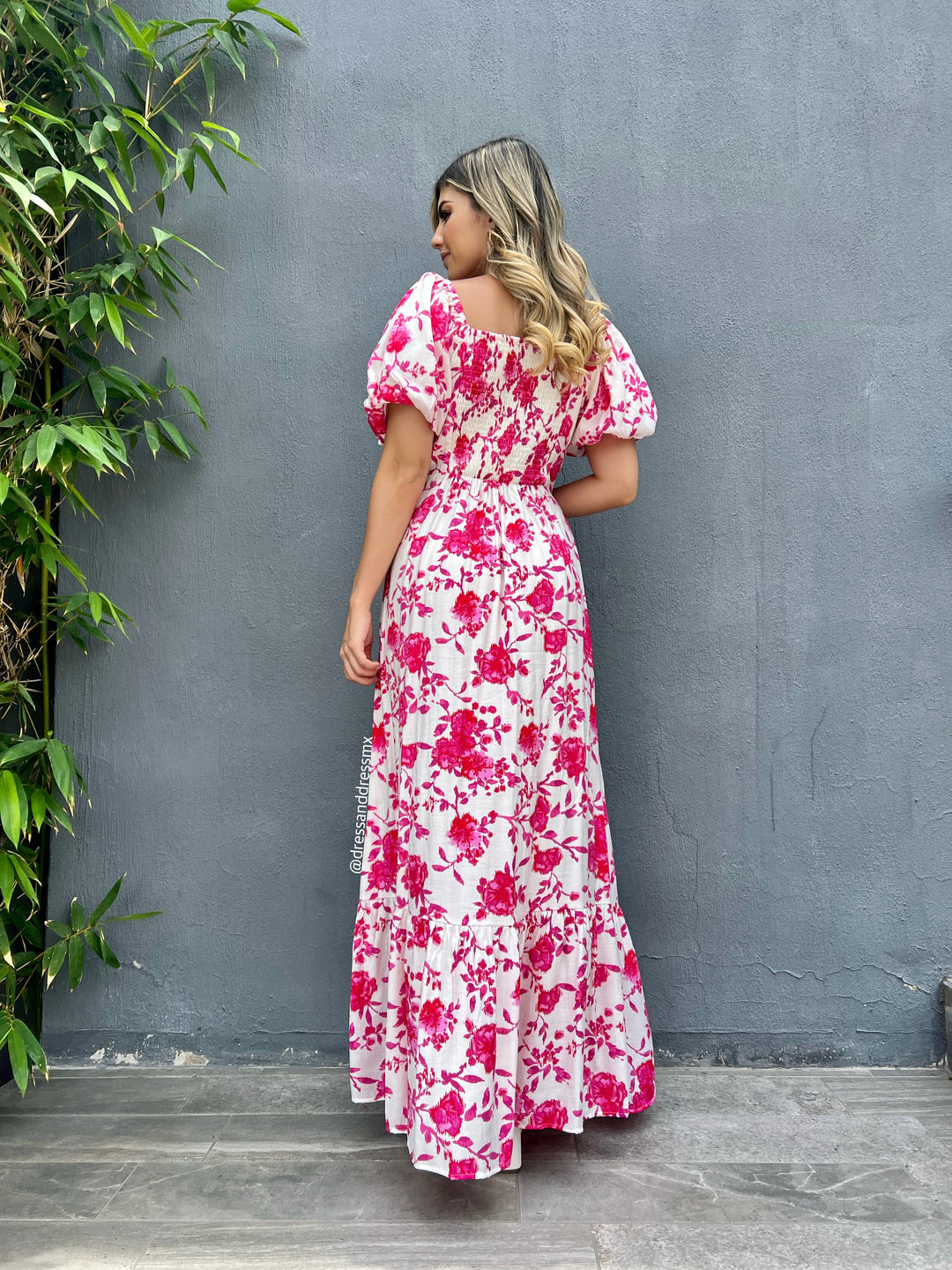 Vestido blanco flores rosas