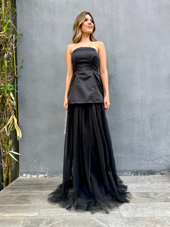 Vestido negro con tul