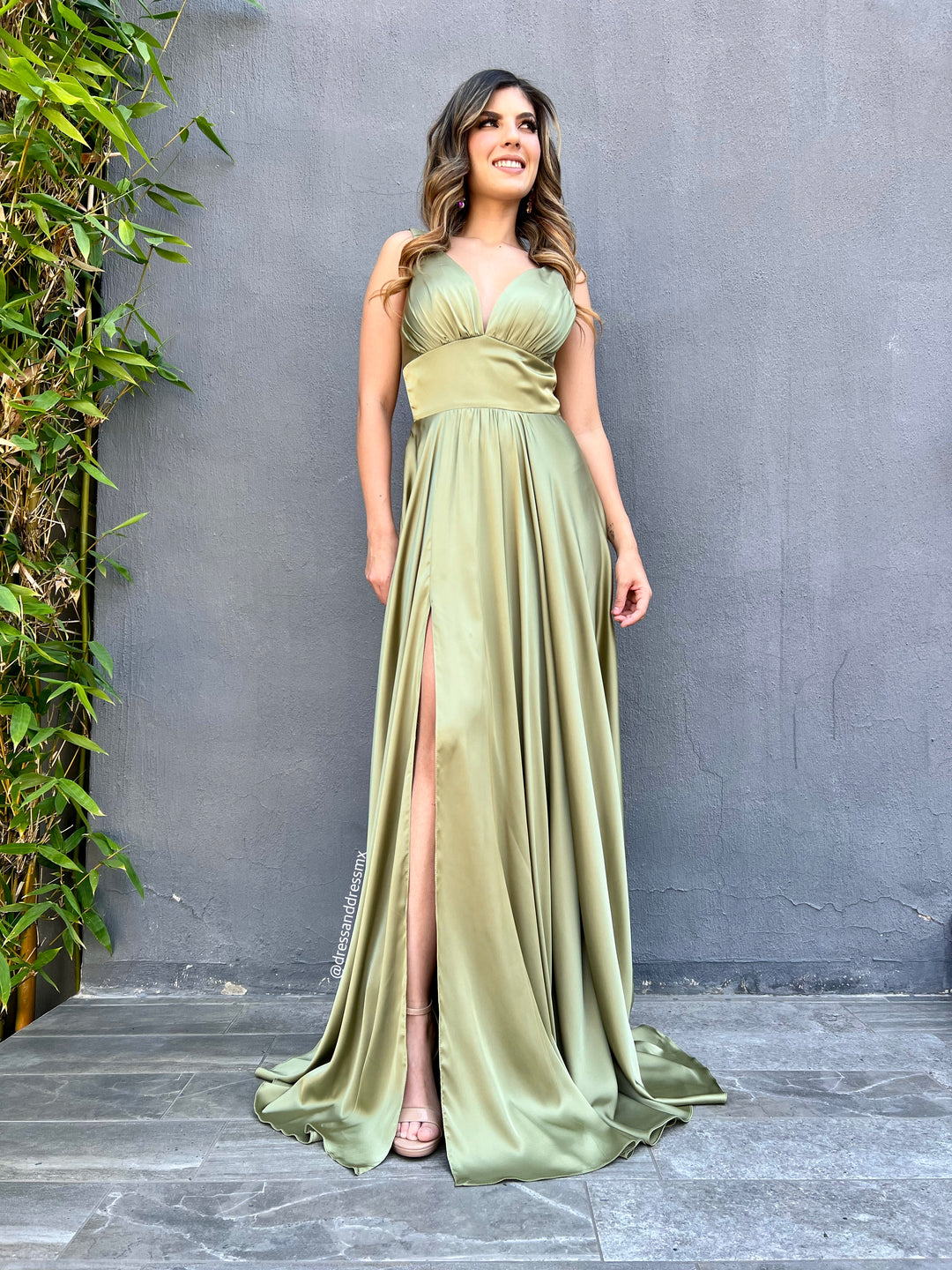 Vestido verde escote en V