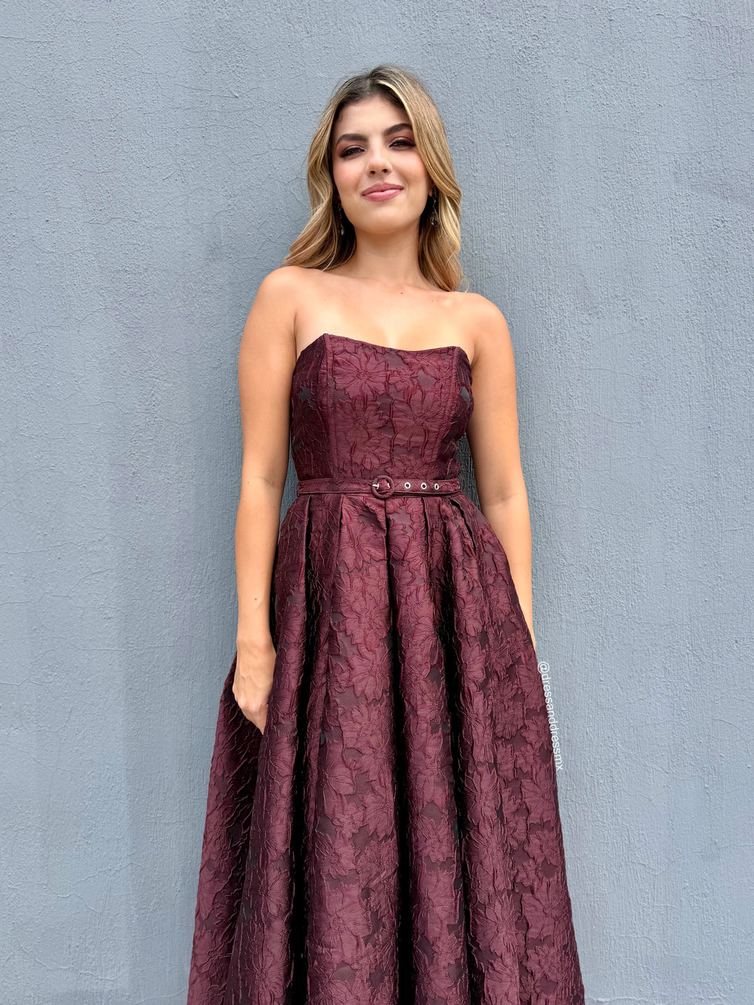 Vestido straple vino
