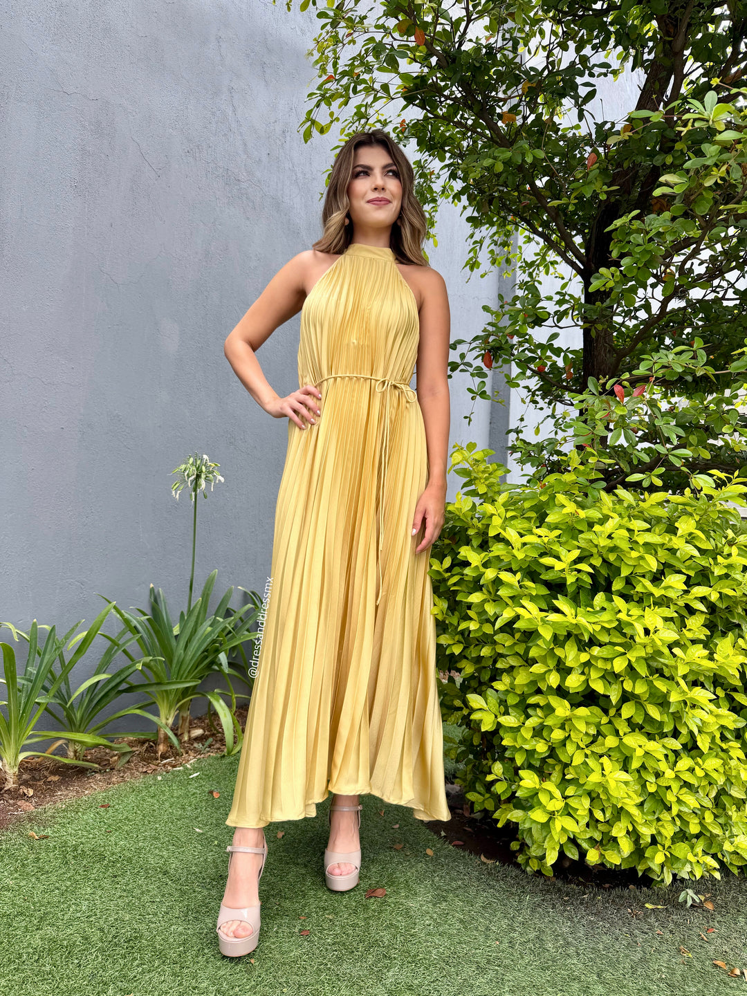 Vestido tableado amarillo pastel