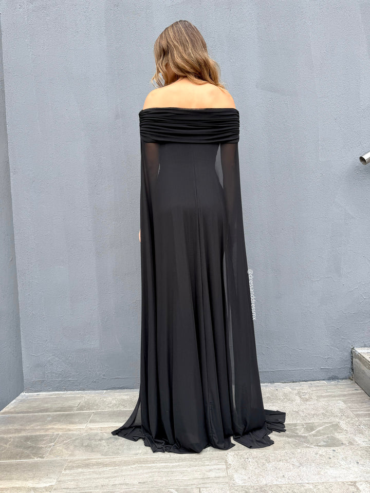 Vestido negro capa