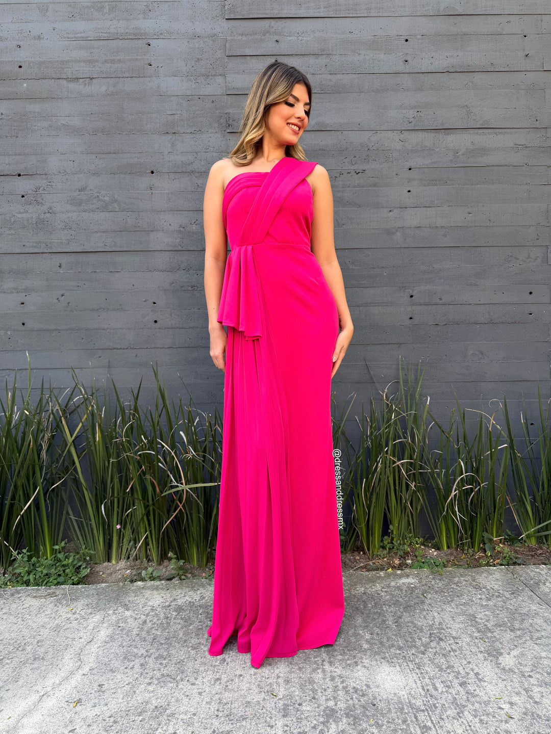 Vestido rosa fiuschia un tirante