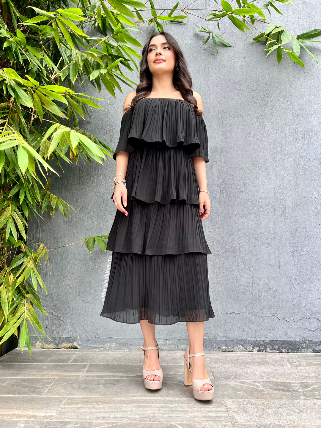 Vestido negro offshoulder Olanes