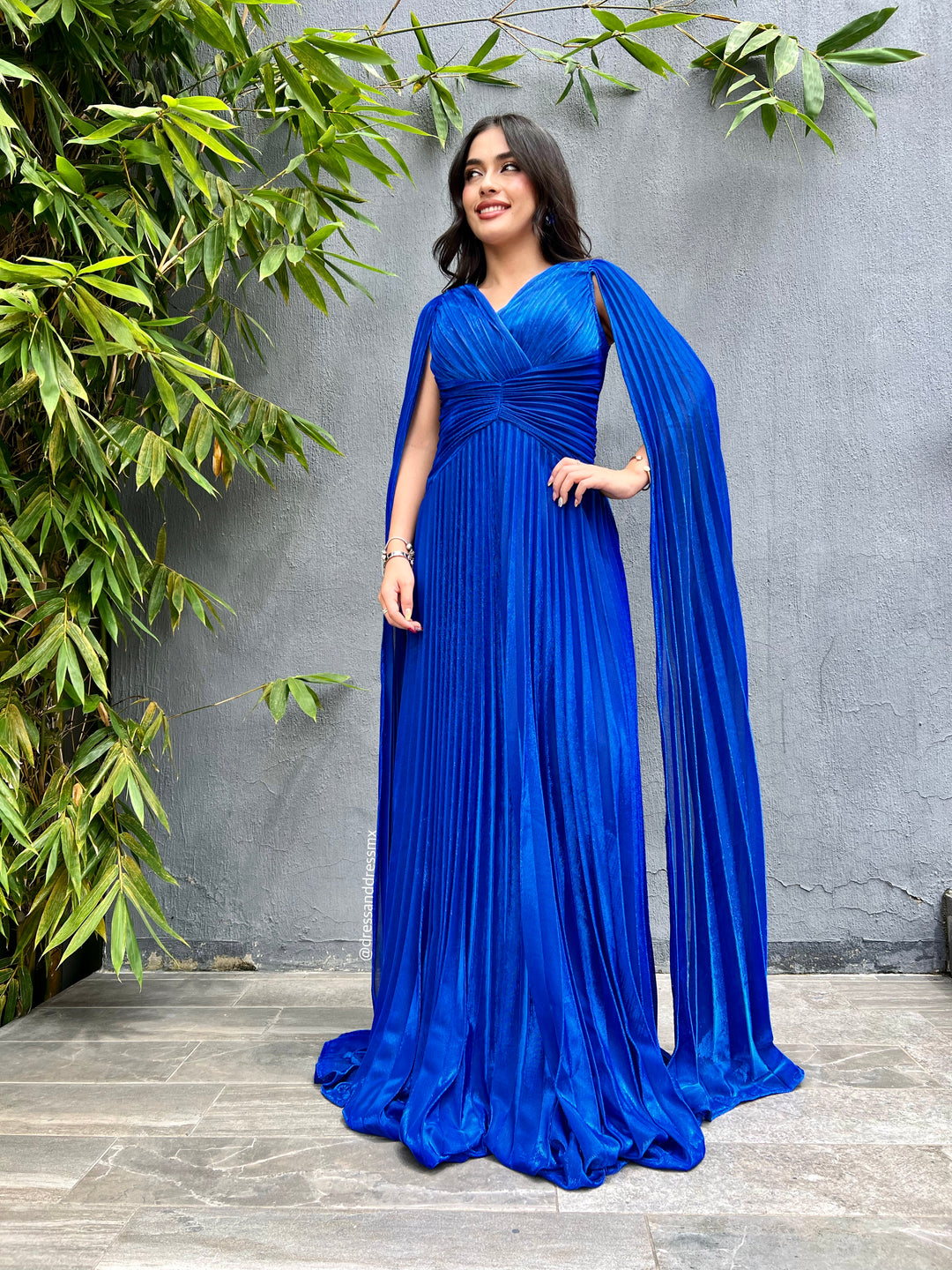 Vestido azul rey tableado