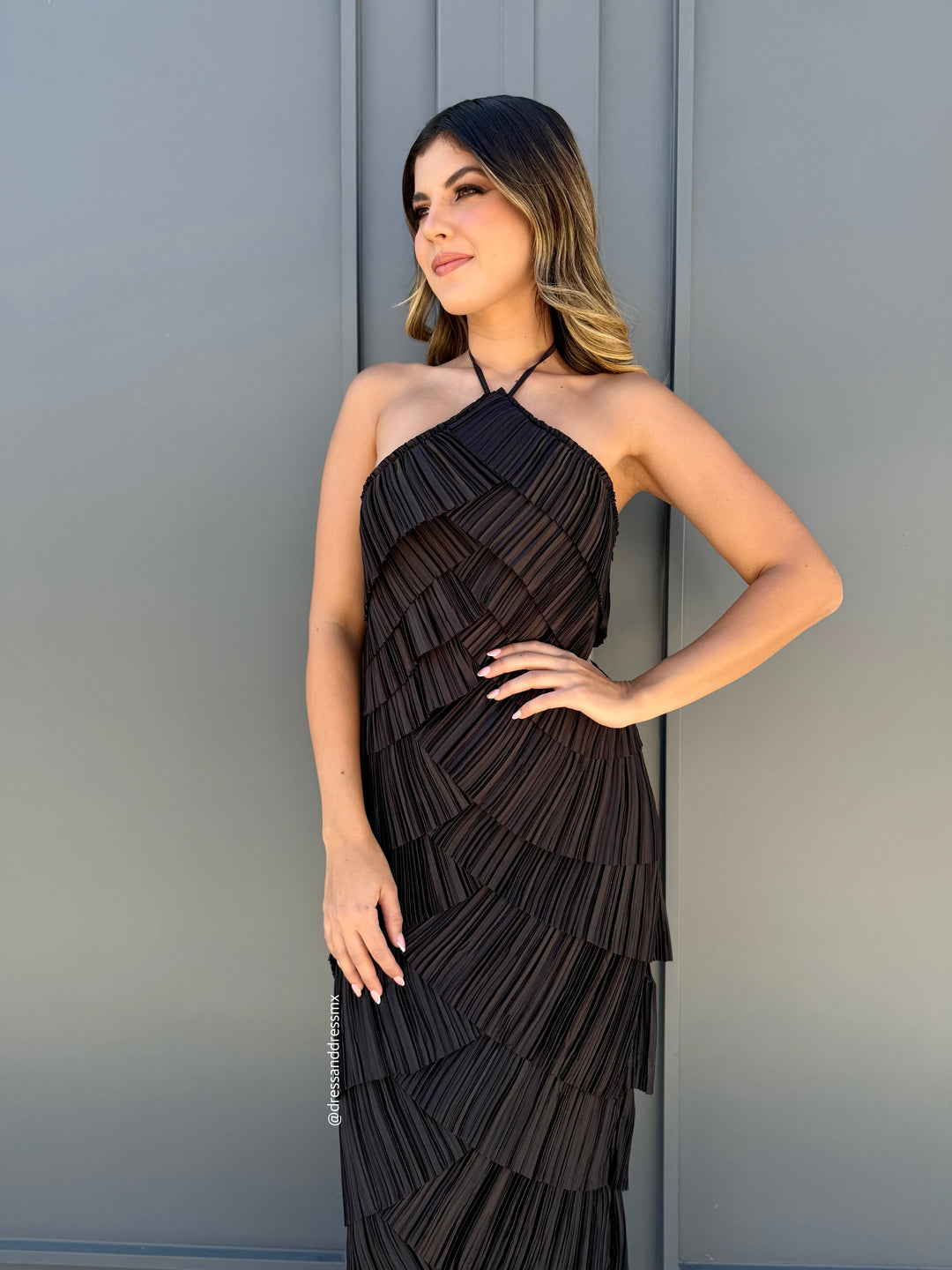 Vestido midi plisado negro