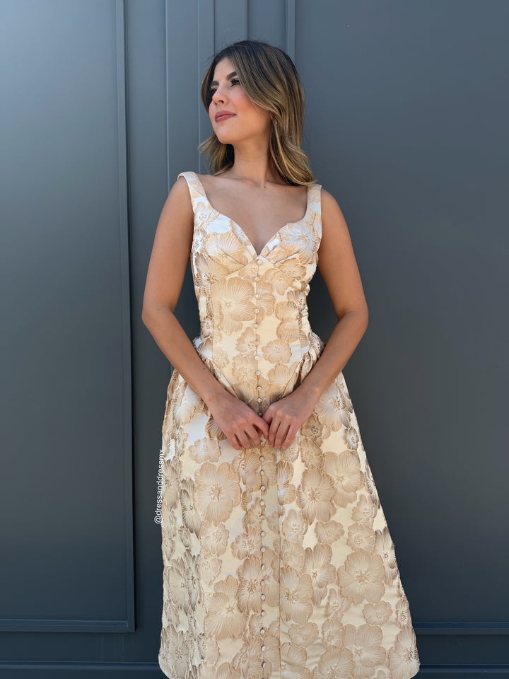Vestido crema con dorado
