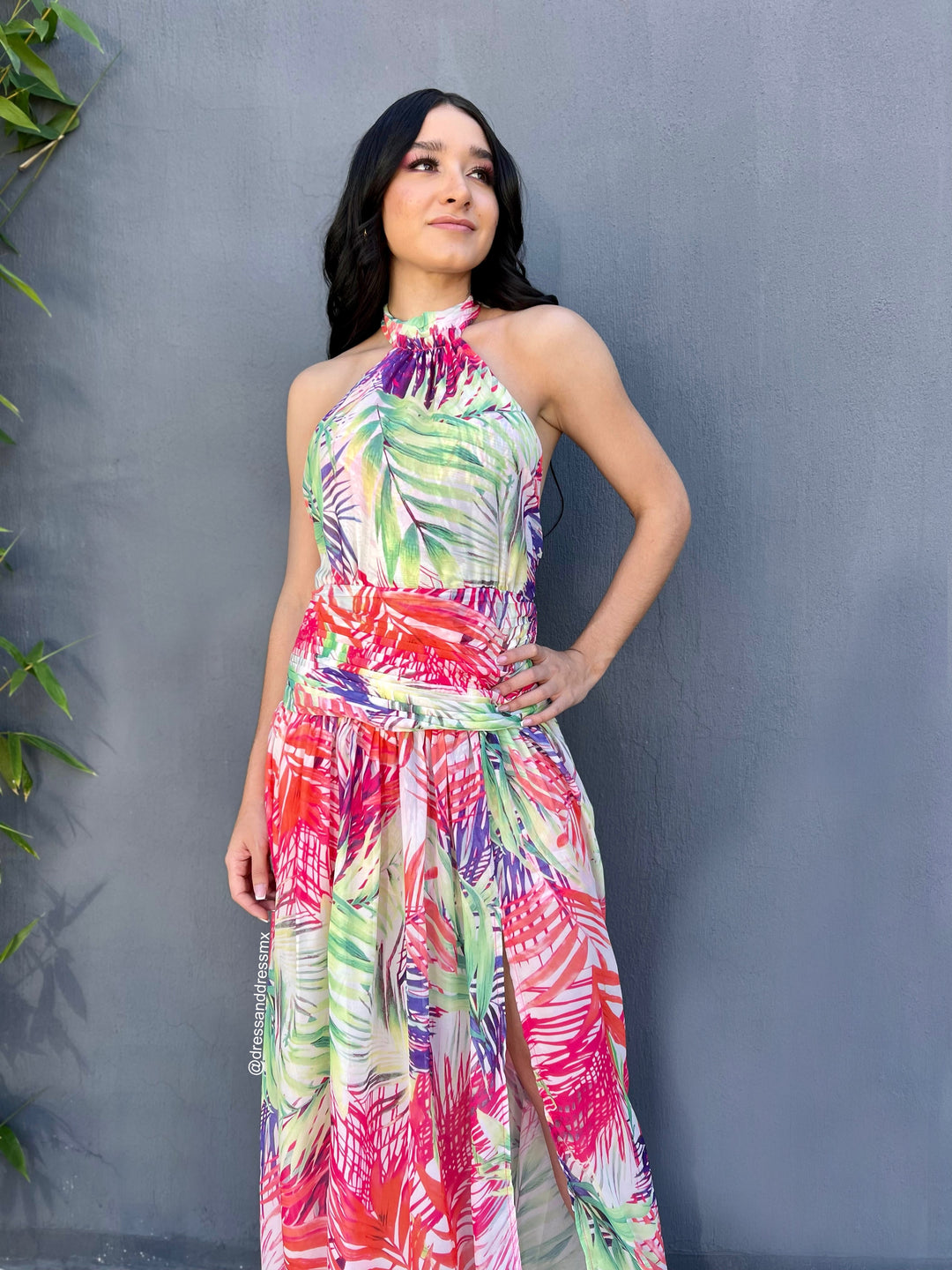 Vestido blanco hojas colores