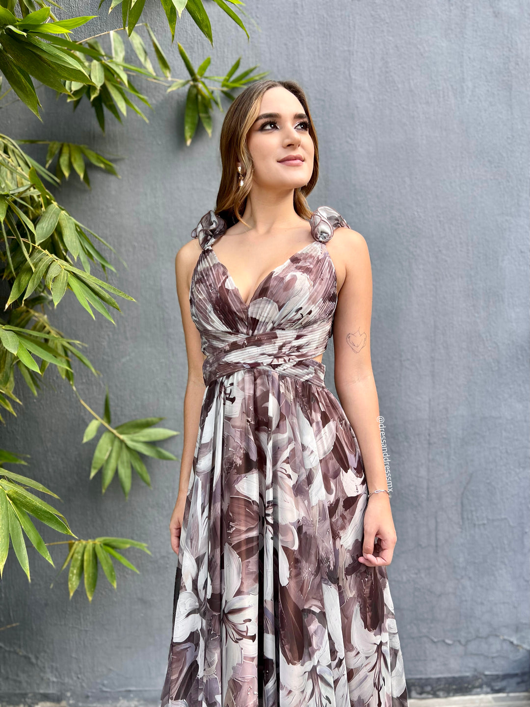 Vestido café lirios