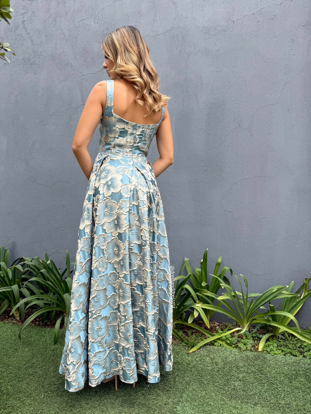 Vestido azul con dorado