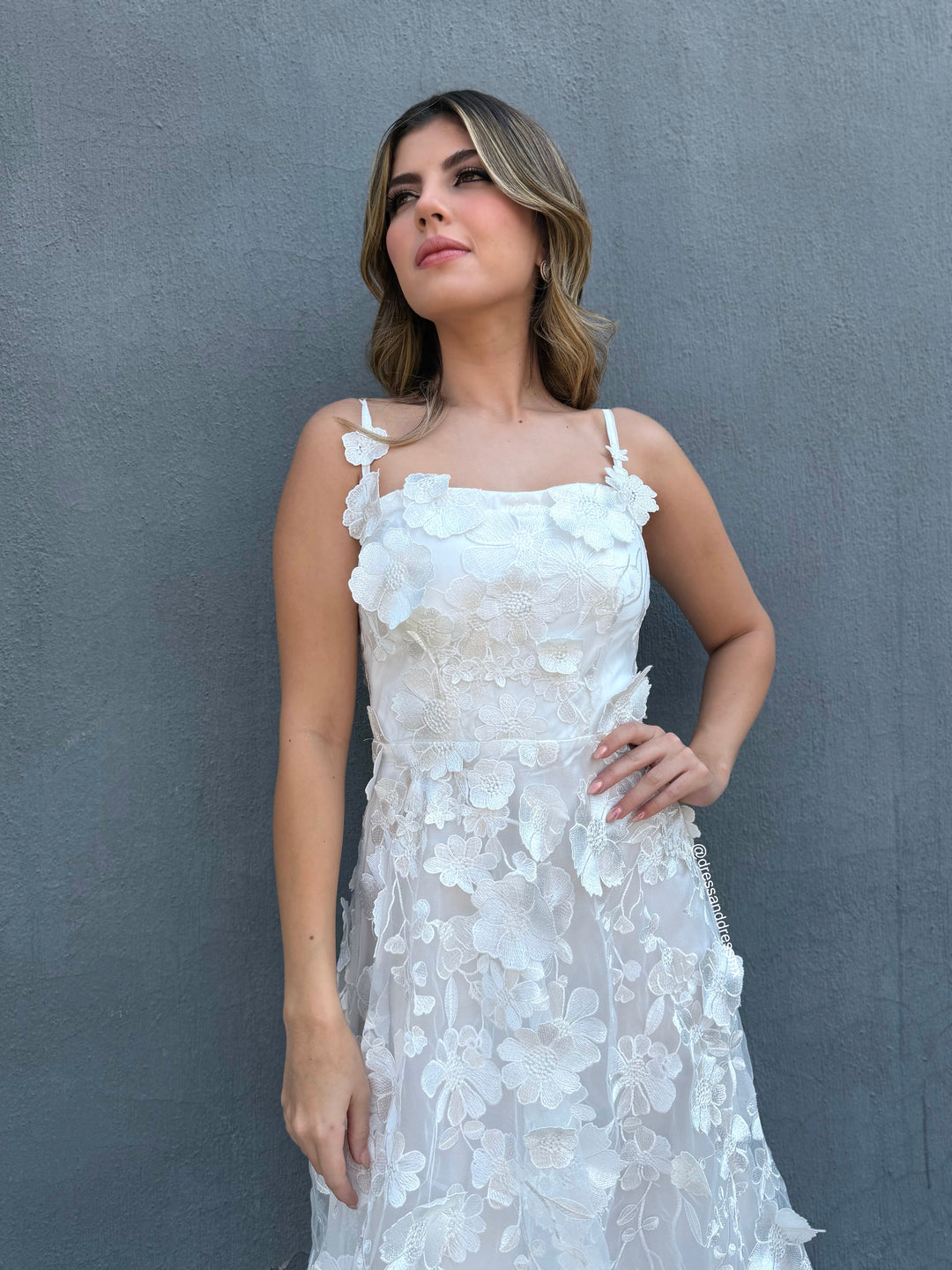 Vestido ivory flores 3D