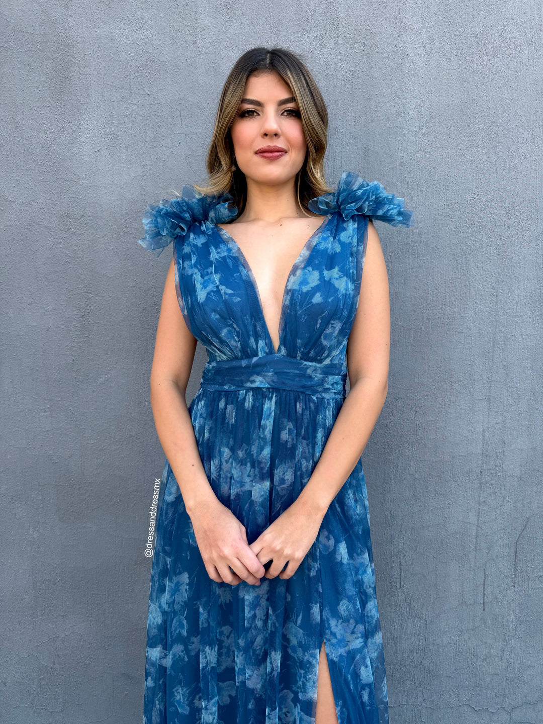 Vestido azul escote V