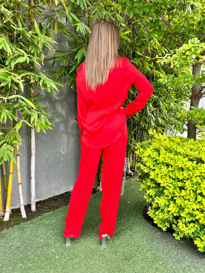 Conjunto pantalón y camisa rojo