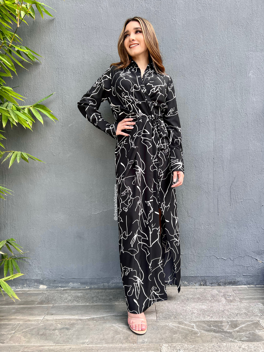 Maxivestido negro con blanco