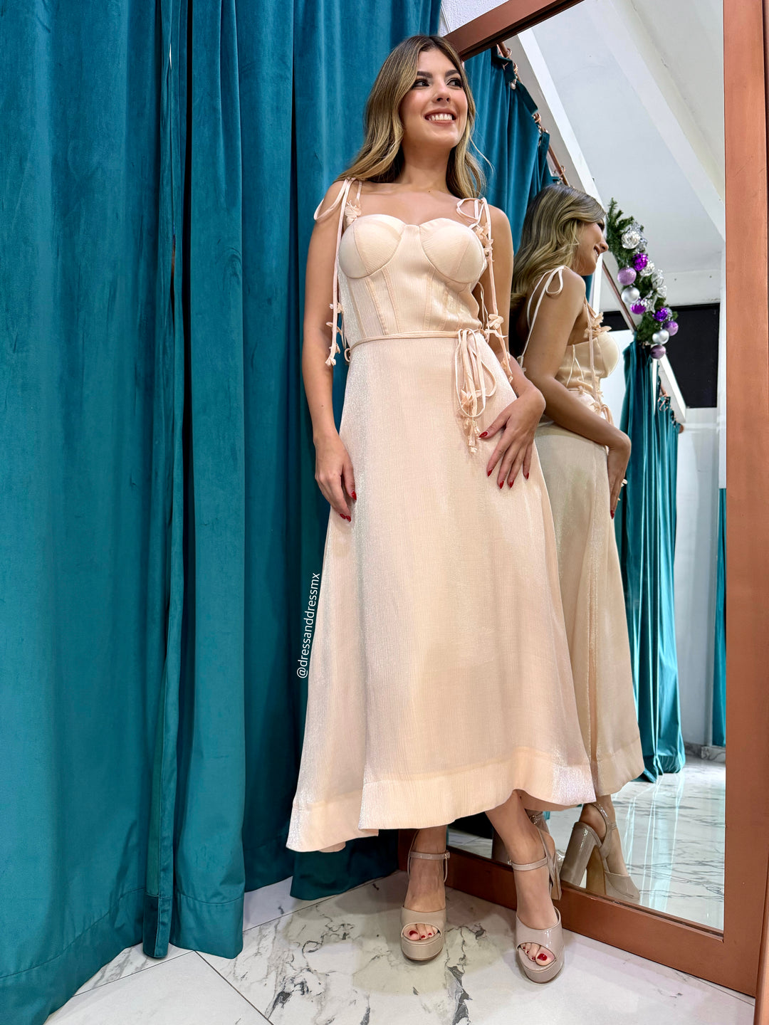 Vestido midi crema hojitas