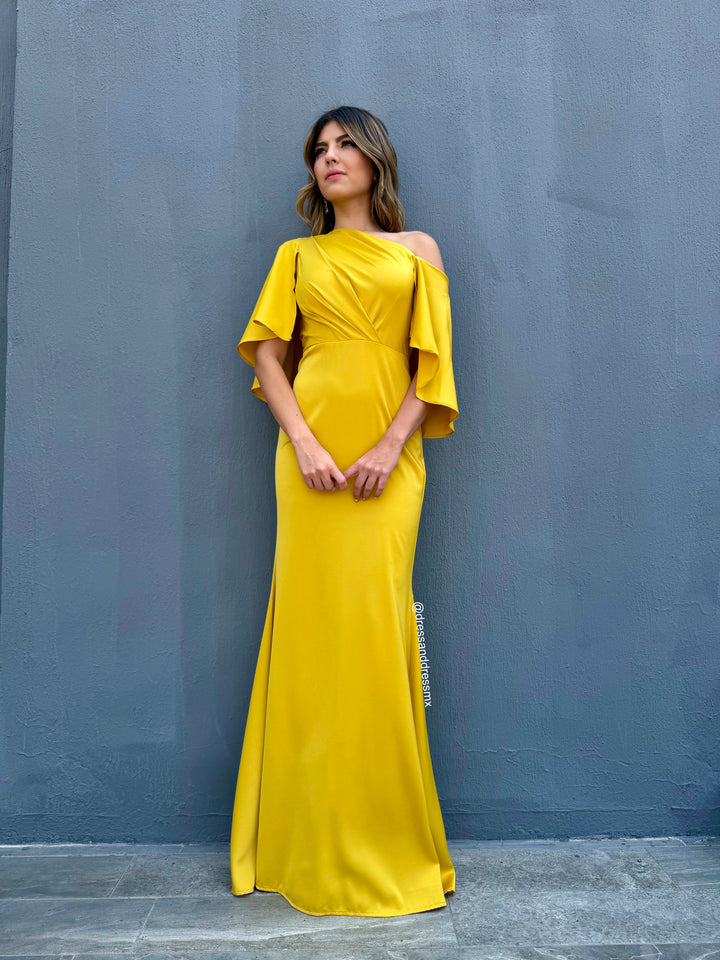 Vestido amarillo mangas tipo capa