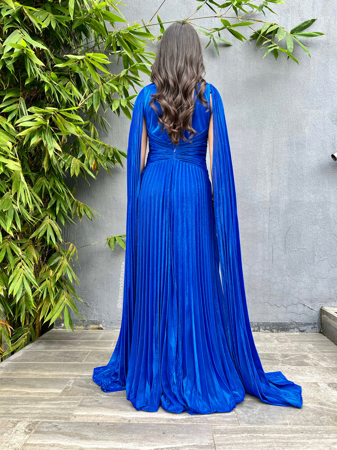 Vestido azul rey tableado