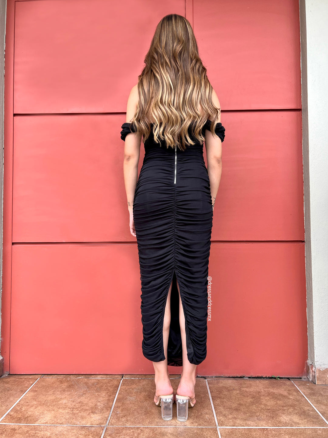 Vestido negro drapeado