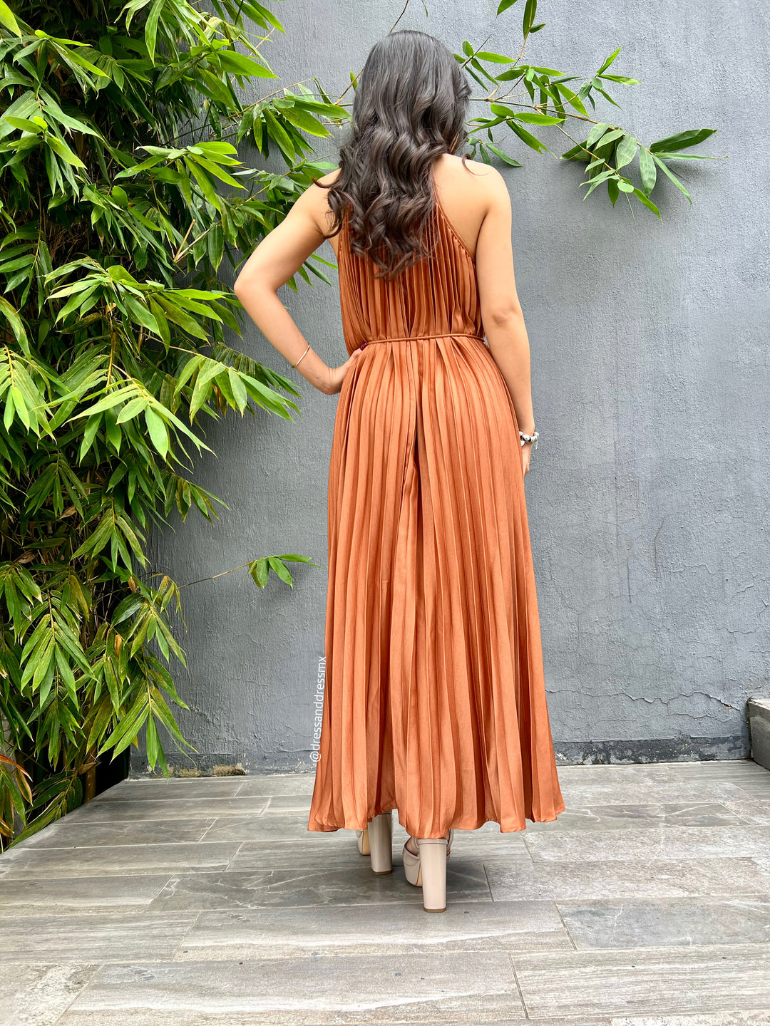 Vestido midi tableado chedron