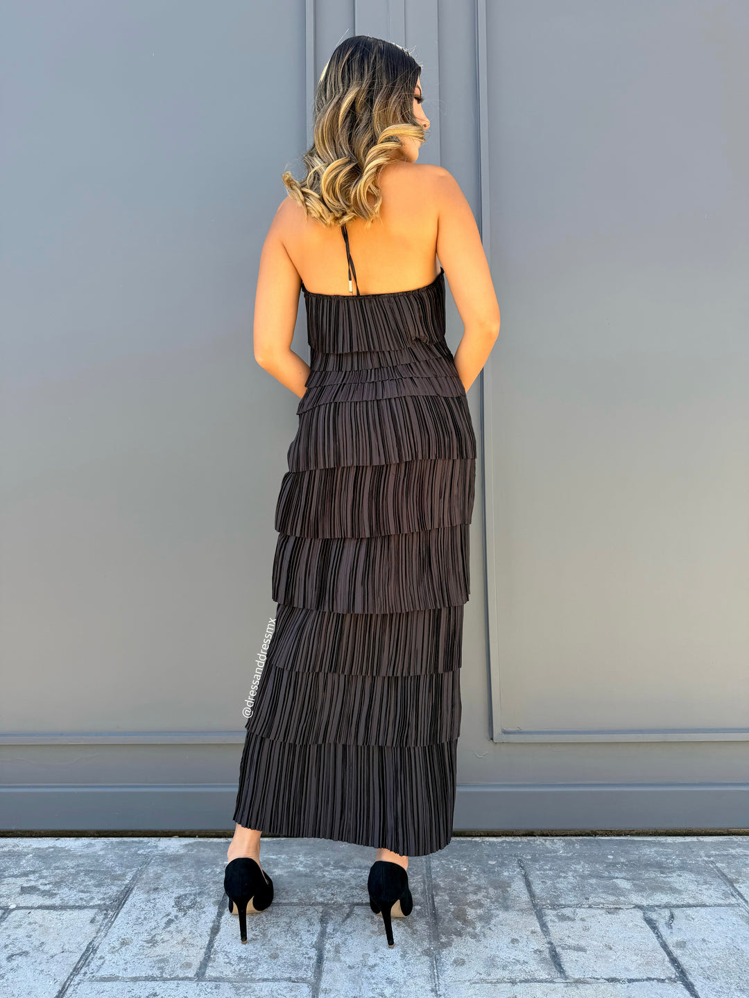 Vestido midi plisado negro